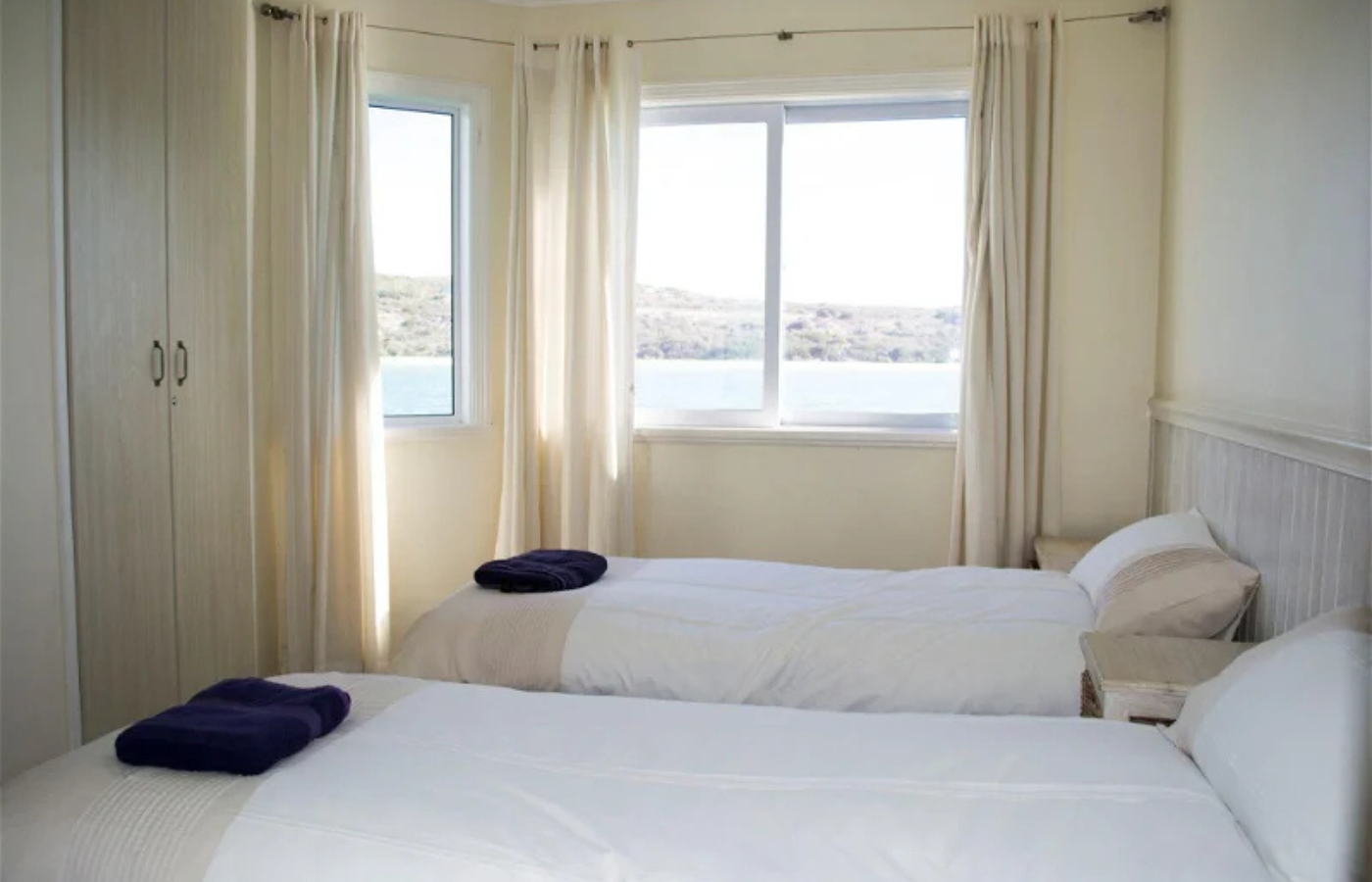 Where It All Began - Journeys - Kitesurfing & Houseboat Escape on the West Coast - Kraalbaai Boat House Single Two Single Beds in Bedroom Suite